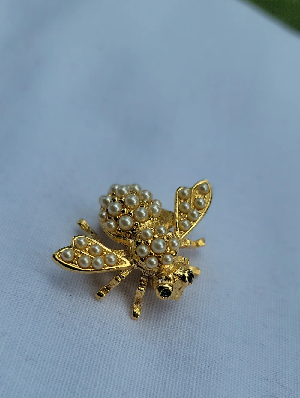 Vintage Joan Rivers Gold-Tone Pearl Bee Brooch Classic